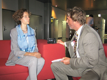 WHO-Expertin Ingrid Keller mit DR.WATSON-Redakteur Hans-Ulrich Grimm in einem Genfer Hotel